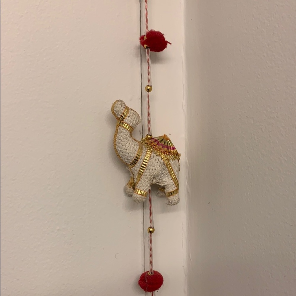 5 decorative camels from India
